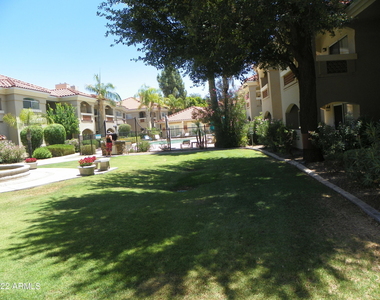 8653 E Royal Palm Road - Photo Thumbnail 28