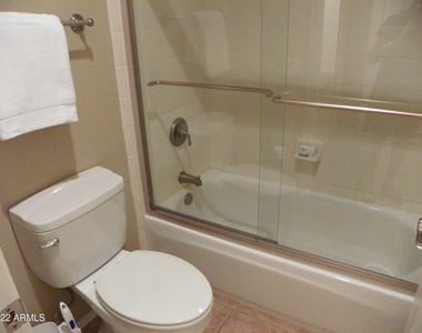 8653 E Royal Palm Road - Photo Thumbnail 18