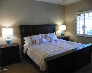 8653 E Royal Palm Road - Photo Thumbnail 10