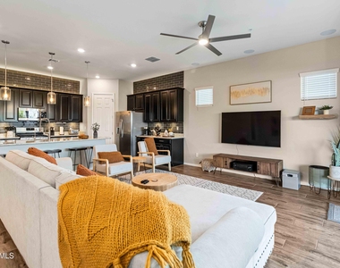 21261 W Virginia Avenue - Photo Thumbnail 12