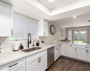 155 W Hunter Street - Photo Thumbnail 16