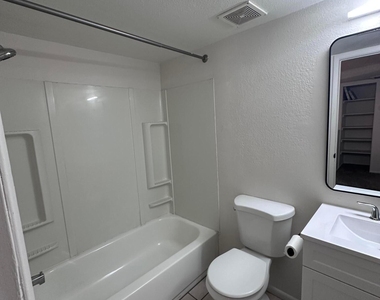 2690 N 43rd Avenue - Photo Thumbnail 15