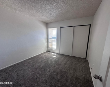 2690 N 43rd Avenue - Photo Thumbnail 16