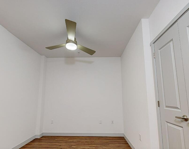 26800 N 27th Avenue - Photo Thumbnail 3