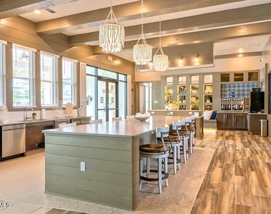 26800 N 27th Avenue - Photo Thumbnail 7