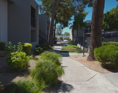 2311 E Union Hills Drive - Photo Thumbnail 12