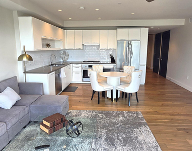 4422 N 75th Street - Photo Thumbnail 2