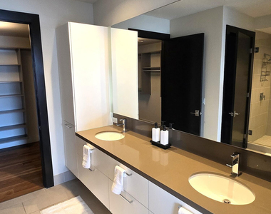 4422 N 75th Street - Photo Thumbnail 6