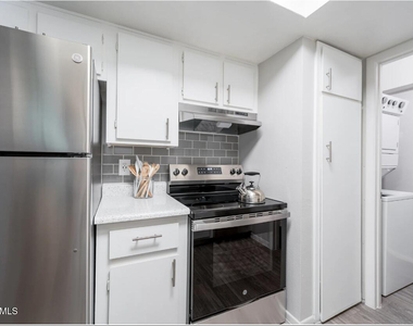 2311 E Union Hills Drive - Photo Thumbnail 3