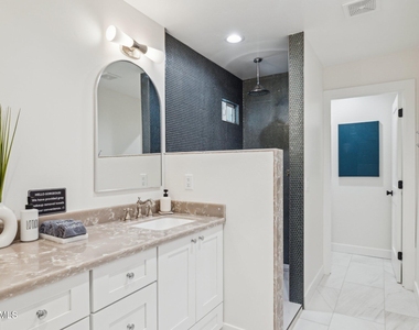 8626 E Clarendon Avenue - Photo Thumbnail 12