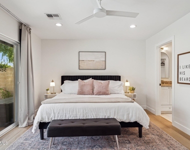 8626 E Clarendon Avenue - Photo Thumbnail 9