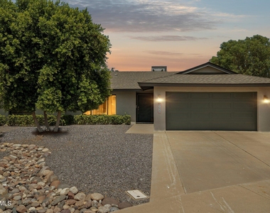 8626 E Clarendon Avenue - Photo Thumbnail 46