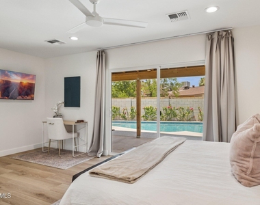8626 E Clarendon Avenue - Photo Thumbnail 10