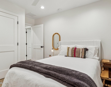 8626 E Clarendon Avenue - Photo Thumbnail 26