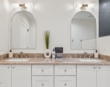 8626 E Clarendon Avenue - Photo Thumbnail 13