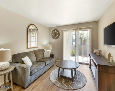 164 N 74th Street - Photo Thumbnail 2