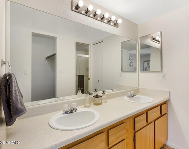164 N 74th Street - Photo Thumbnail 6
