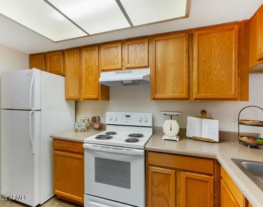 164 N 74th Street - Photo Thumbnail 4