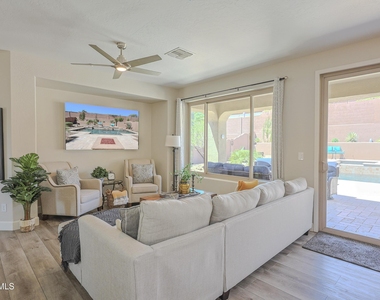 2462 W Turtle Hill Drive - Photo Thumbnail 2