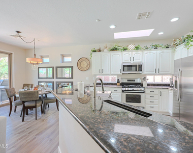 2462 W Turtle Hill Drive - Photo Thumbnail 13