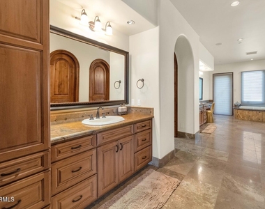 6730 E Sunnyvale Road - Photo Thumbnail 16