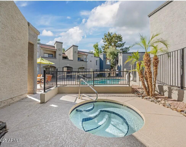 5750 N 59th Avenue - Photo Thumbnail 6