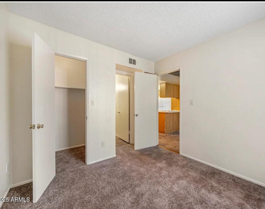 5750 N 59th Avenue - Photo Thumbnail 3