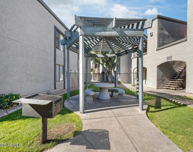 5750 N 59th Avenue - Photo Thumbnail 7