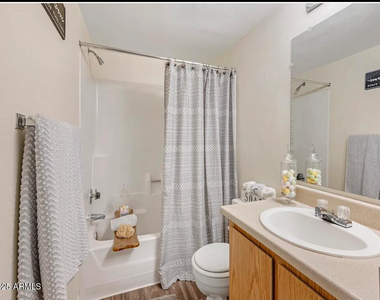 5750 N 59th Avenue - Photo Thumbnail 4
