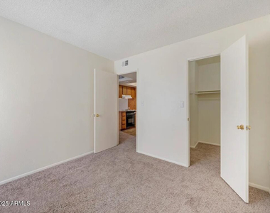 5750 N 59th Avenue - Photo Thumbnail 3