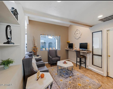 5750 N 59th Avenue - Photo Thumbnail 6
