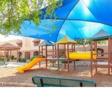 5740 N 59th Avenue - Photo Thumbnail 8