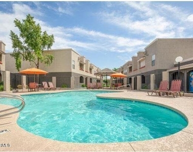 5740 N 59th Avenue - Photo Thumbnail 10