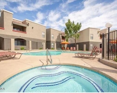 5740 N 59th Avenue - Photo Thumbnail 9