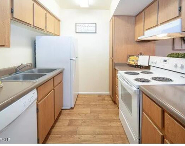 5740 N 59th Avenue - Photo Thumbnail 2