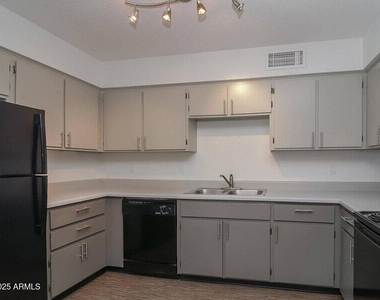 17805 N 40th Street - Photo Thumbnail 4