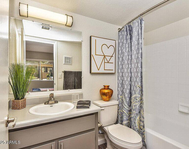 17805 N 40th Street - Photo Thumbnail 8