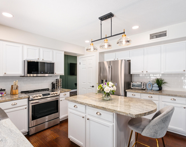 20619 N 16th Way - Photo Thumbnail 7