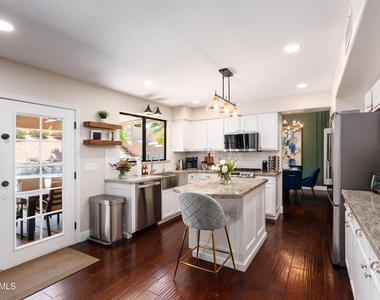 20619 N 16th Way - Photo Thumbnail 8