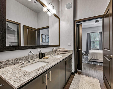 26800 N 27th Avenue - Photo Thumbnail 5
