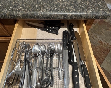 776 W Fairlane Court - Photo Thumbnail 6