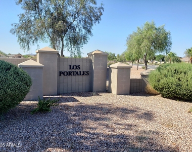 776 W Fairlane Court - Photo Thumbnail 27