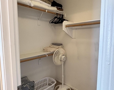 776 W Fairlane Court - Photo Thumbnail 16