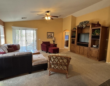 776 W Fairlane Court - Photo Thumbnail 11
