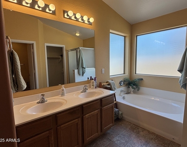 776 W Fairlane Court - Photo Thumbnail 15