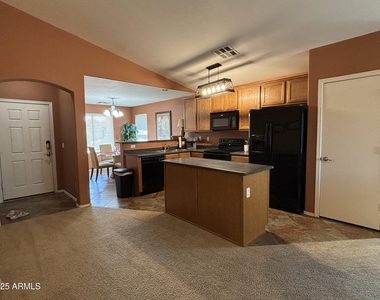 776 W Fairlane Court - Photo Thumbnail 2