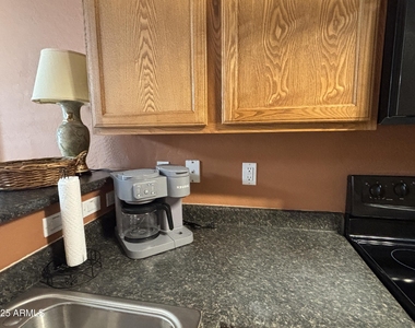 776 W Fairlane Court - Photo Thumbnail 4