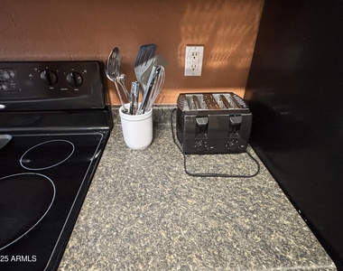 776 W Fairlane Court - Photo Thumbnail 5