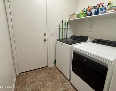 776 W Fairlane Court - Photo Thumbnail 21