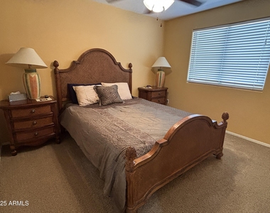 776 W Fairlane Court - Photo Thumbnail 17